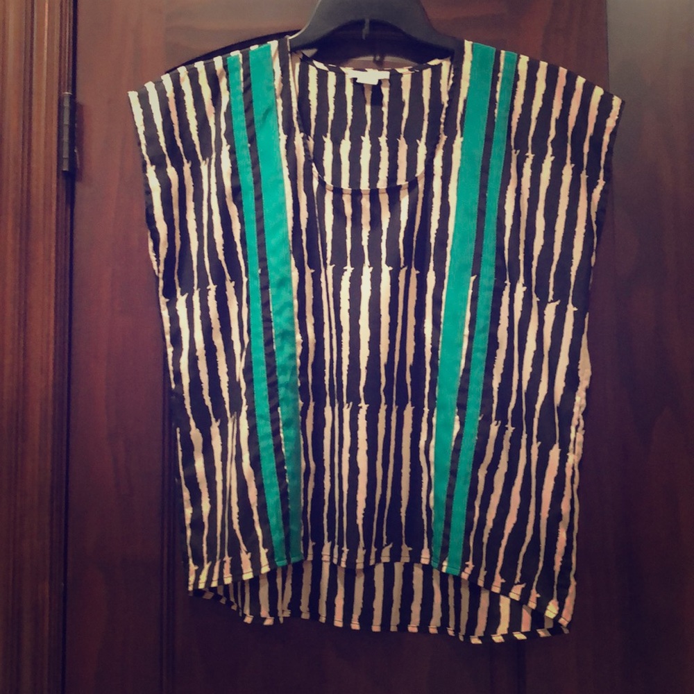 Sleeveless shirt Bar III. Size med runs large